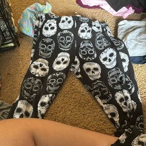 Women’s leggings, good condition, clean and fun!